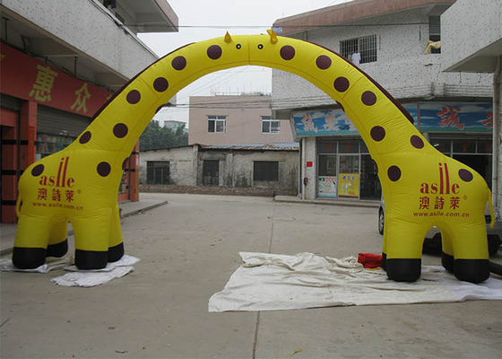 Китай Пожелтейте свод PVC раздувной Airblown 0,55 mm, таможню аркы входа жирафа завод